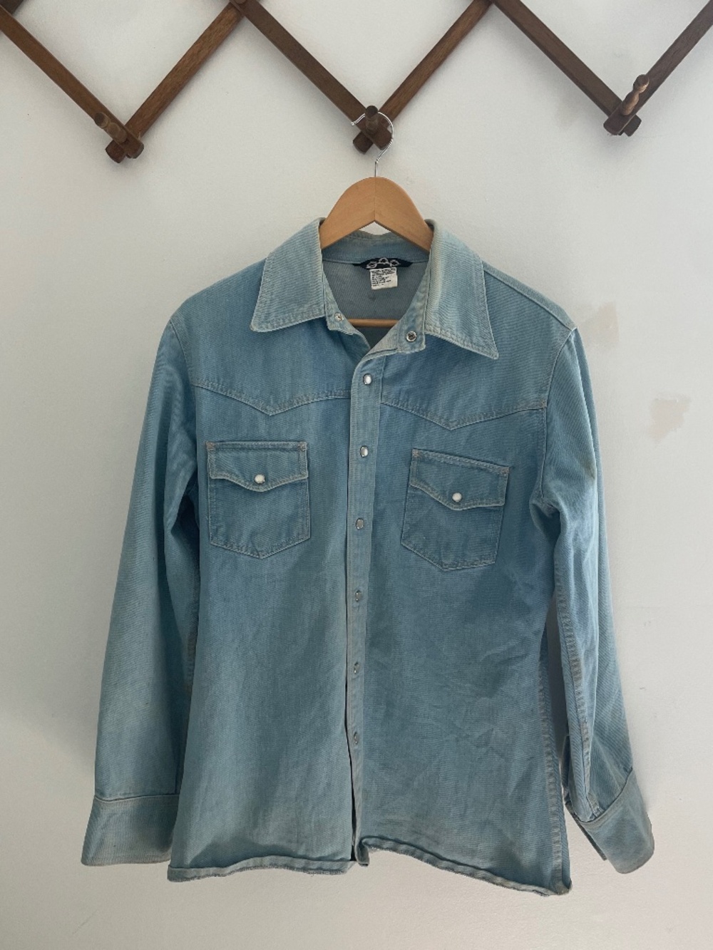 VINTAGE 70s denim pearl snap men’s shirt, size M